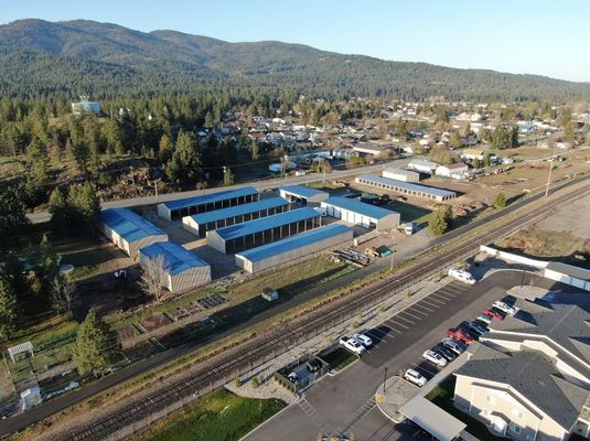 Alüminyum alaşımlı pencere ve çelik metal çerçeve ile depoda çelik yapı atölyesi